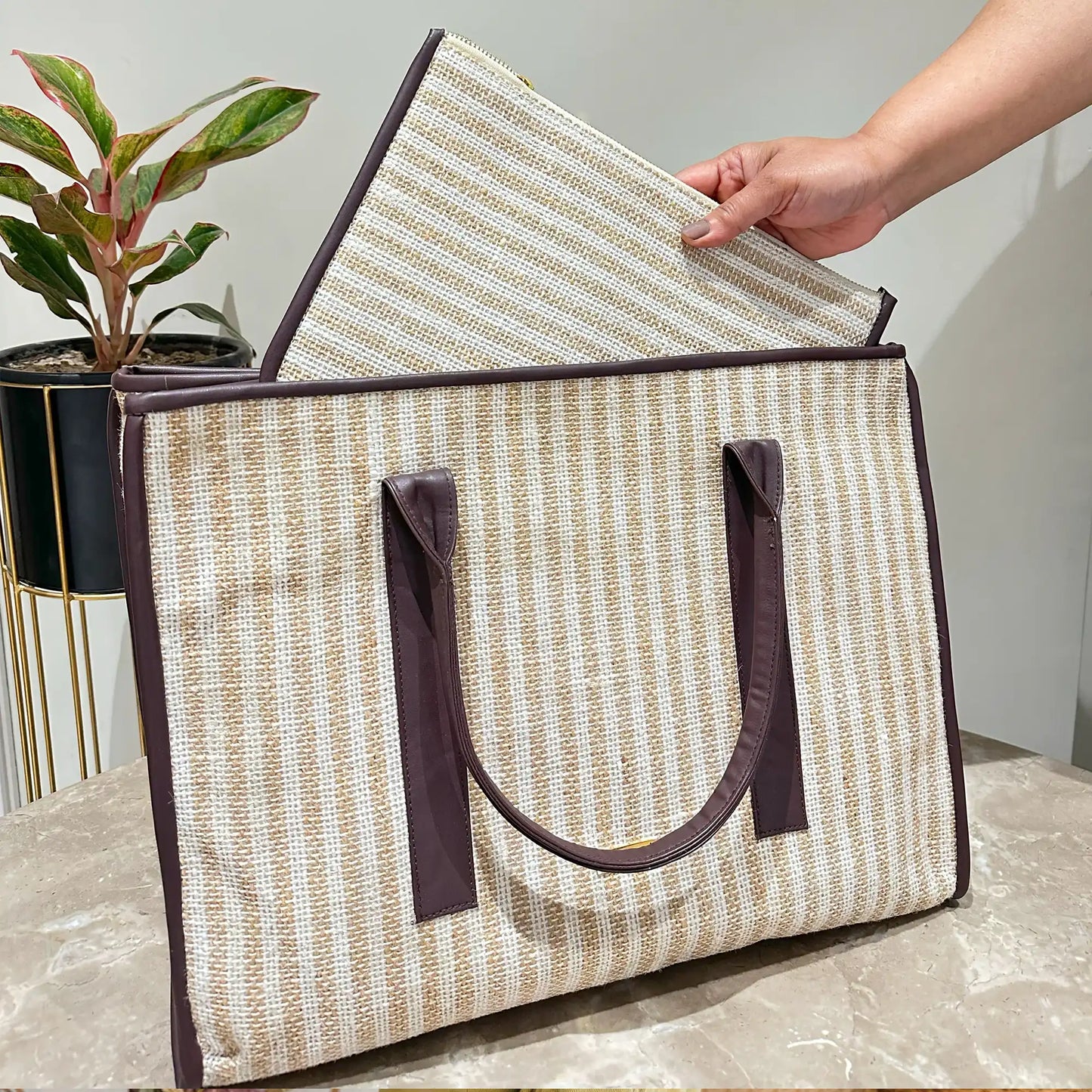 THE BIG BROWN TOTE